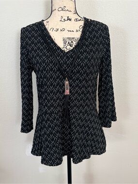 Dana Buchman Black V-Neck Long Sleeve Tunic with White Dash Pattern